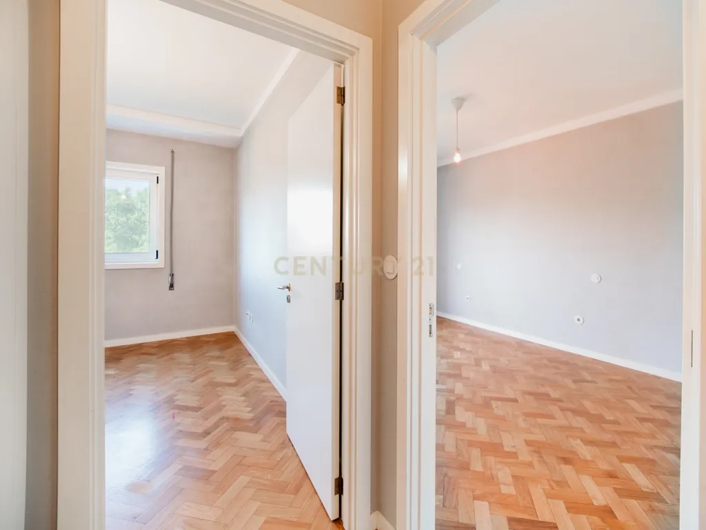 Apartamento T2 na Rua Manuel Carqueja - junto à Praça Velasquez - Porto - Image 12