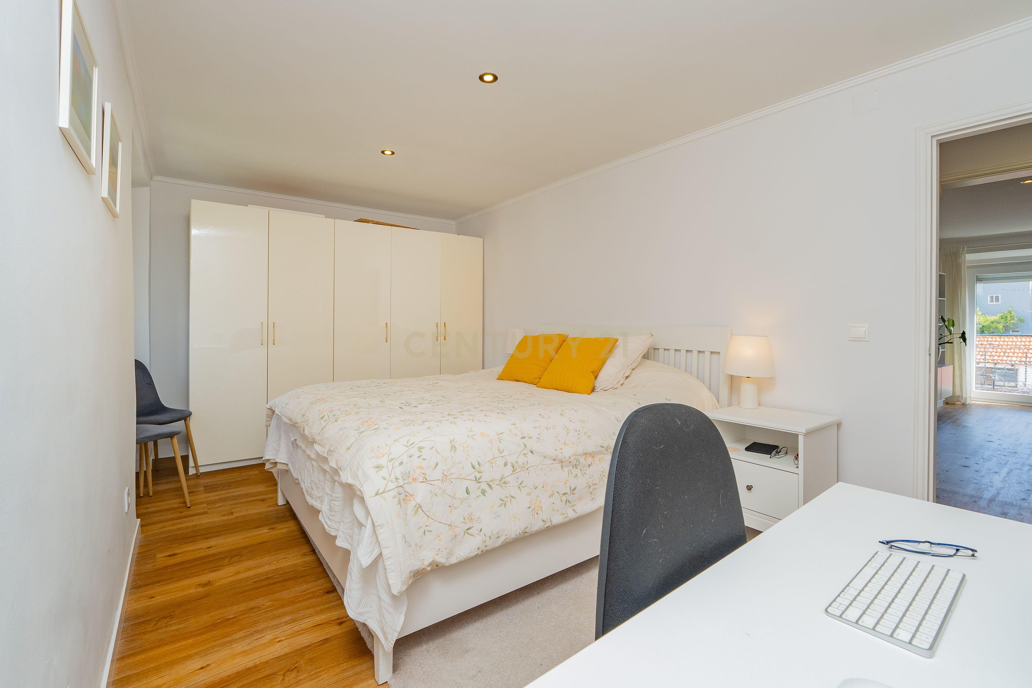 Fotografia 8 de Apartamento T2 Renovado Onde Lisboa Entra Pela Janela - São Vicente