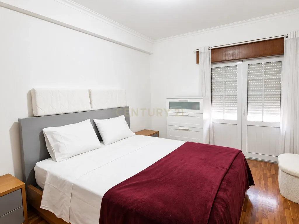 Apartamento T2 com Duas Varandas na Quinta do Álamo, Seixal - Image 3