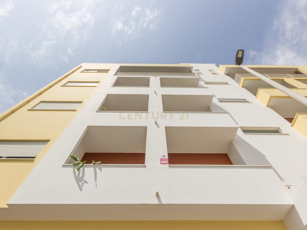 Apartamento T3 | Palhais – Barreiro | R/C – 145m2 - Image 1