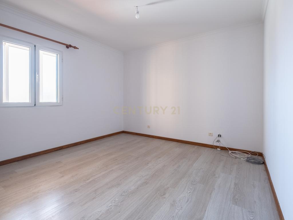 Apartamento T2 para Arrendamento – Centro do Funchal, Ilha da Madeira - Image 13