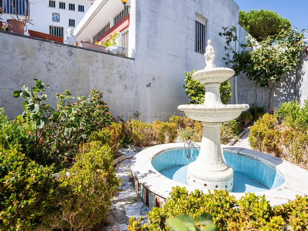 MORADIA T5 C/ TERRAÇO E JARDIM ALFRAGIDE - Image 38