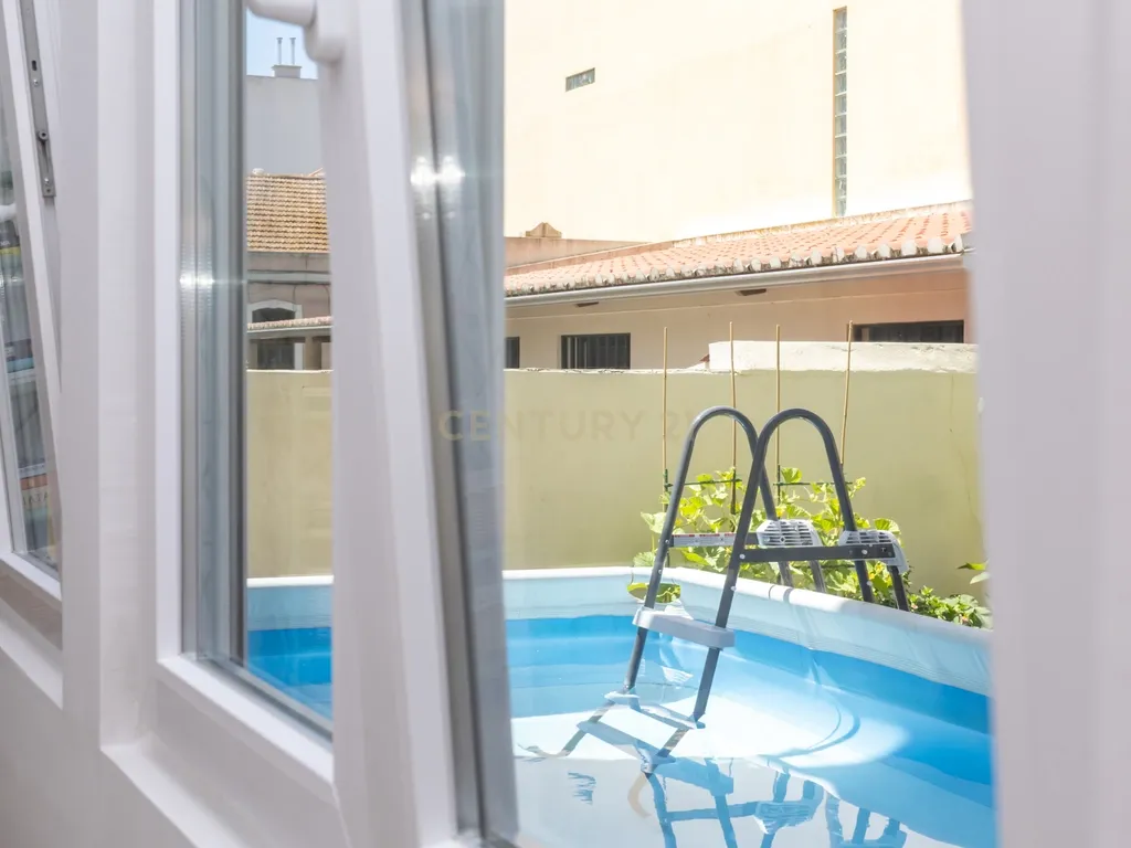 Elegância e História: T4 Remodelado com Grande Logradouro Privativo no Bairro Salgado - Image 39