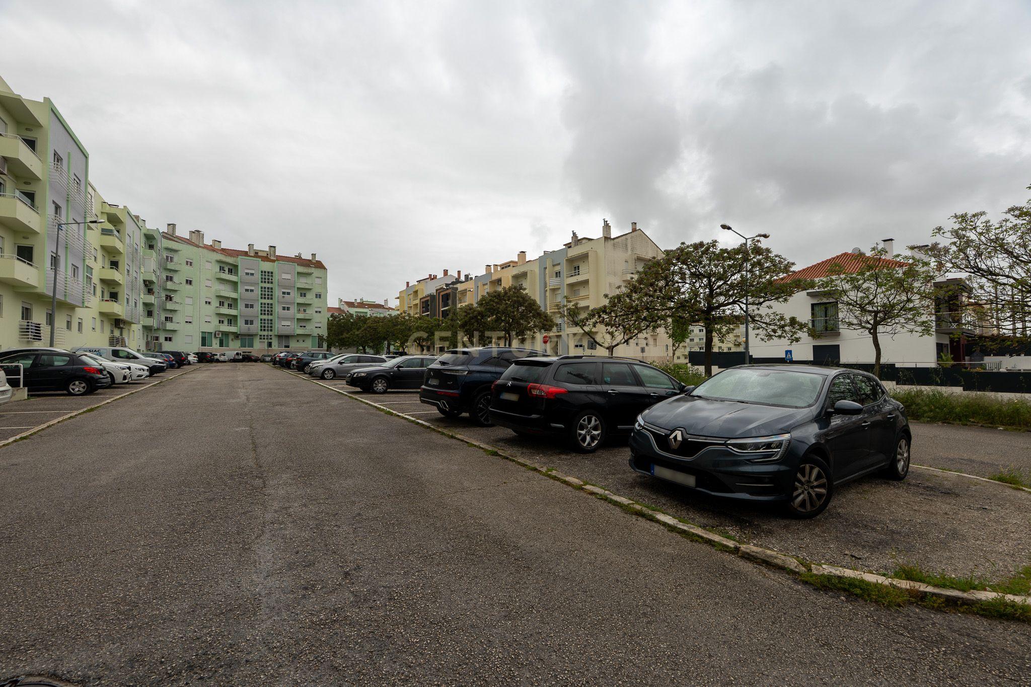 T2 em Excelente Estado no Montijo – Rés-do-chão Alto com Parqueamento e Arrecadação! - Image 38