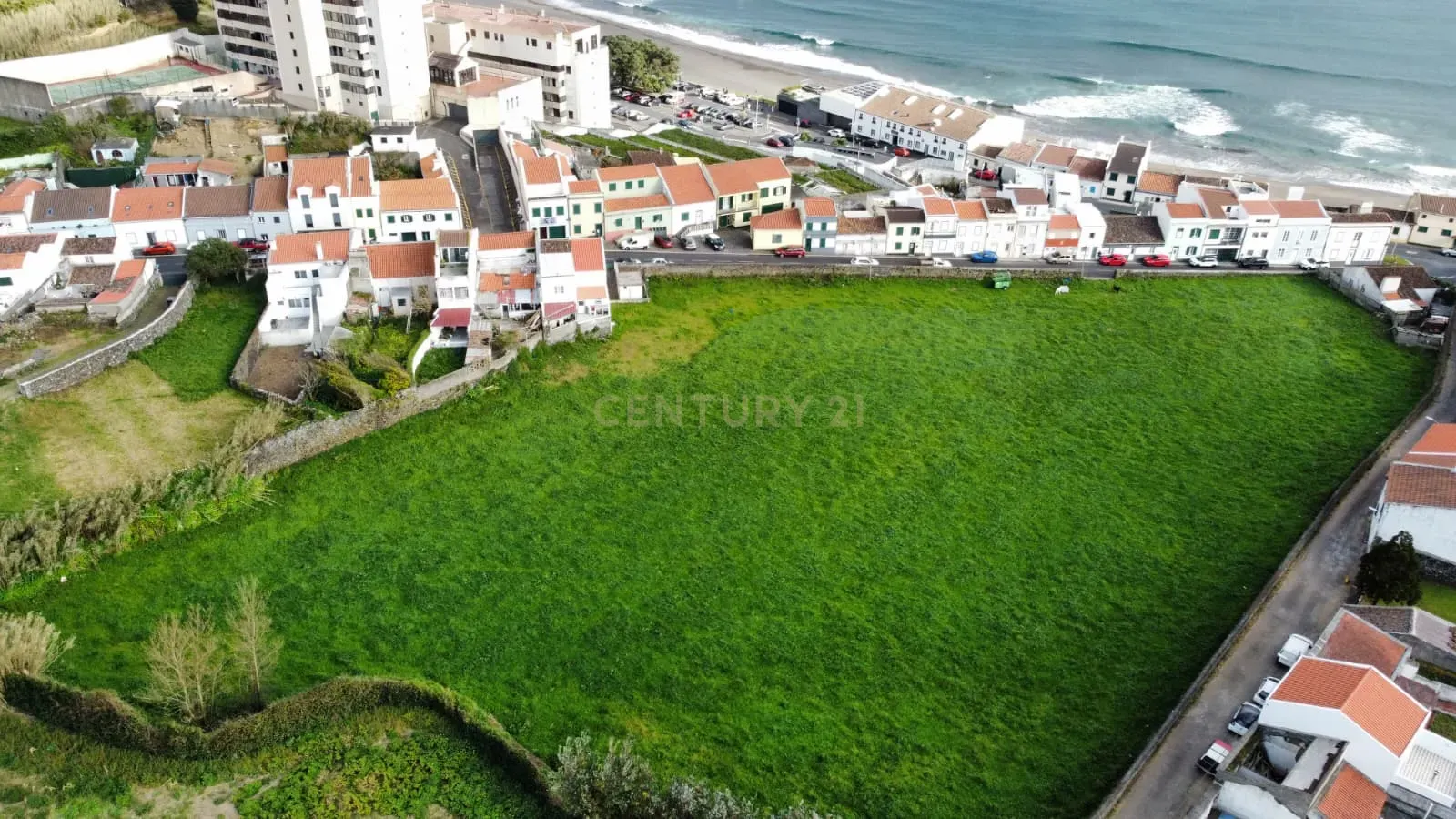 Fotografia 7 de Último Terreno Amplo para Investimento junto à Praia