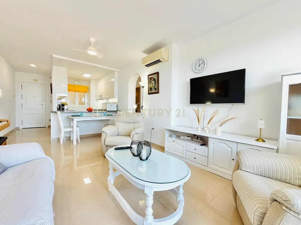 2 quartos | 2 casas de banho | Terraço com vistas para o mar, o golfe e os pores do sol - Image 13
