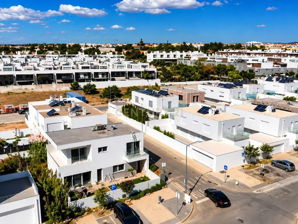 Moradia T4 Nova com Piscina e Garagem Dupla a poucos minutos a pé do Centro de Tavira - Image 7