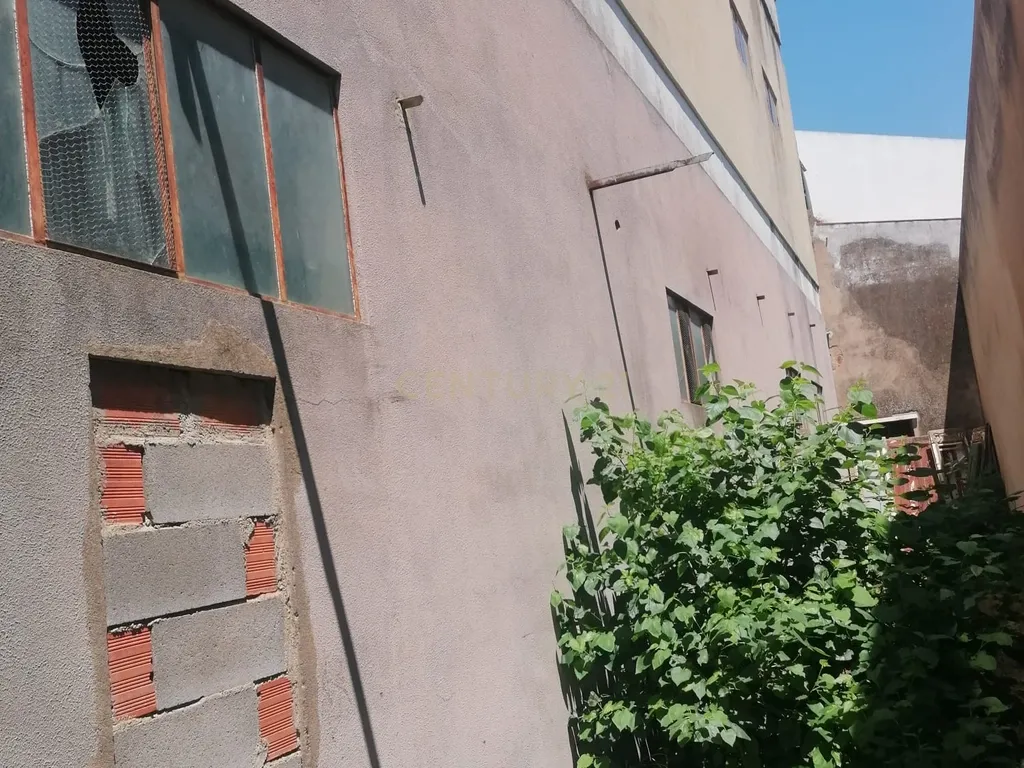 Armazém (565 m2 ) em pleno centro habitacional na Vidigueira para usar ou transformar! - Image 14