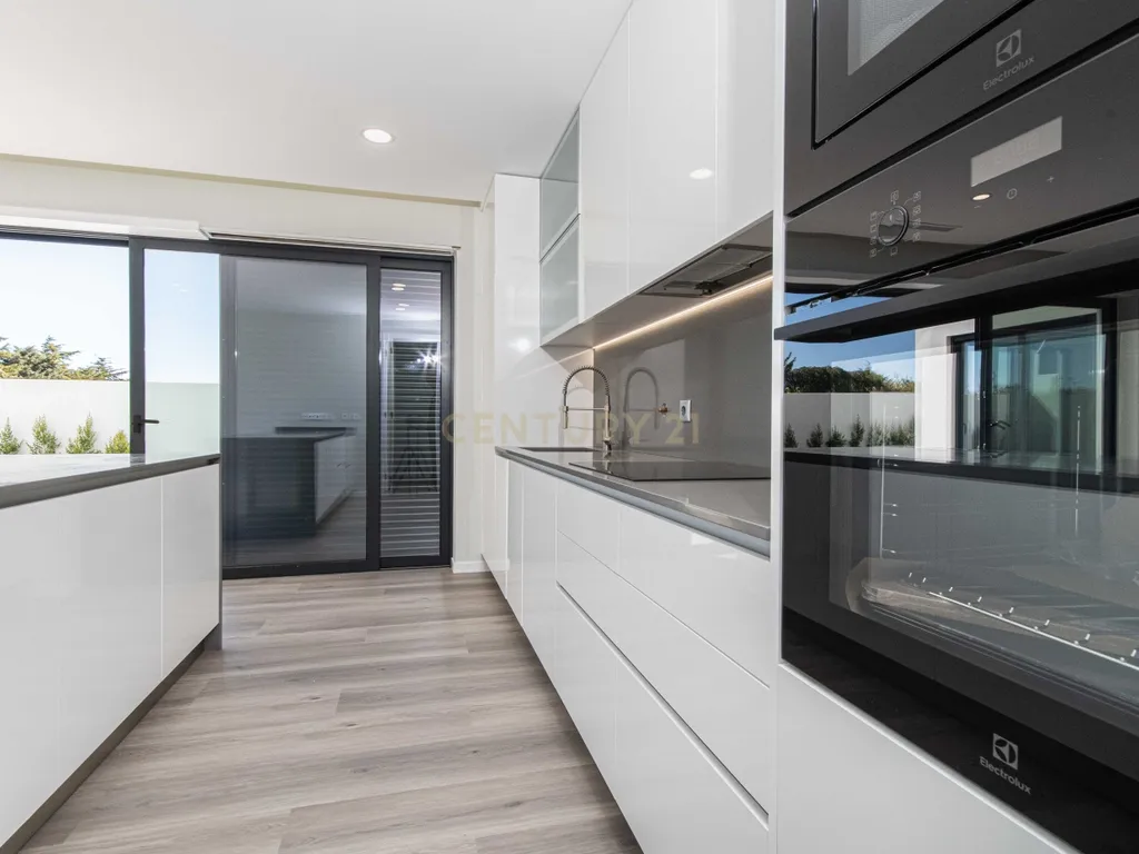 Moradia T4 Premium independente com Piscina (Nova Construção) / Barcarena - Image 38