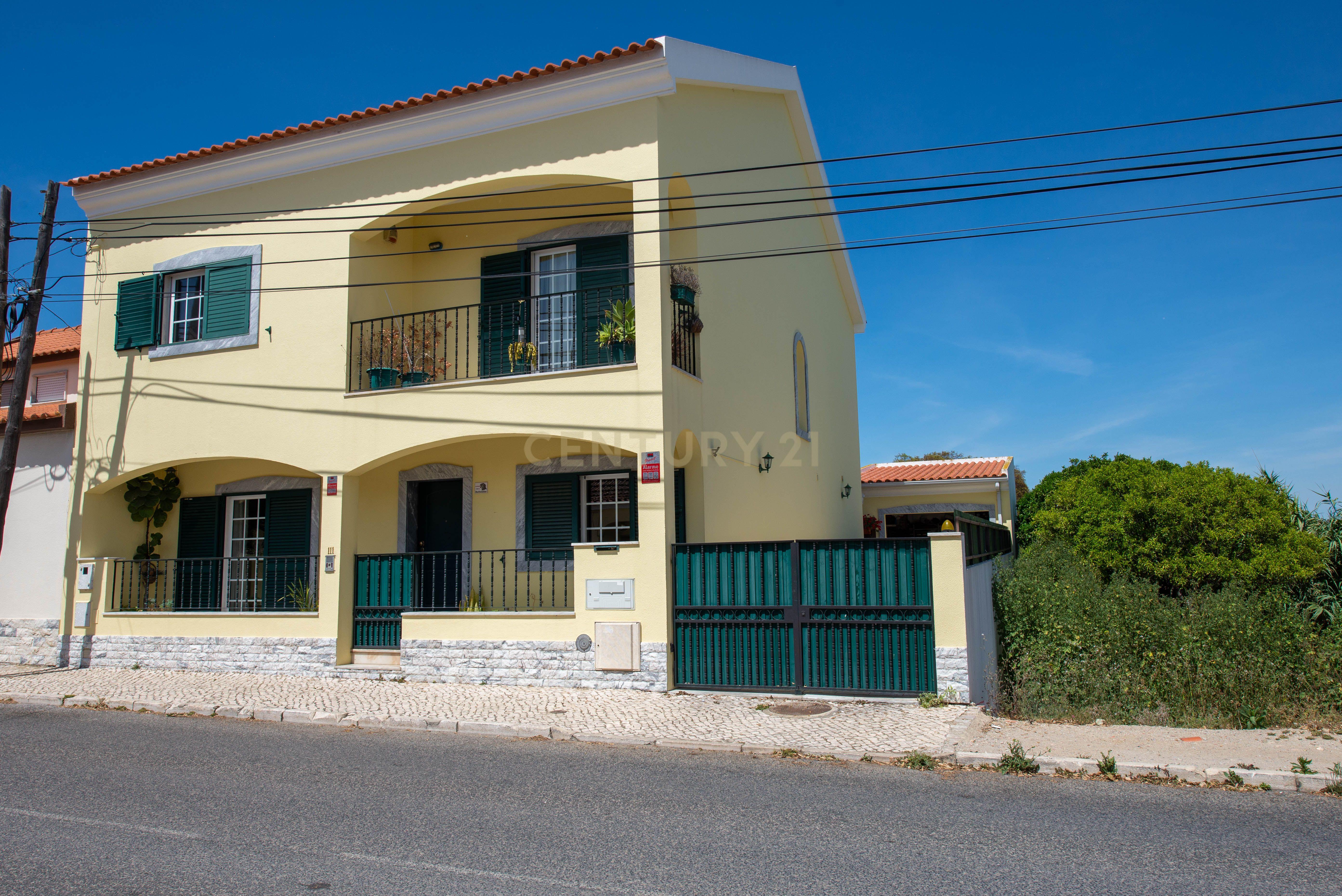 Moradia T5 com garagem no Pinhal Novo - Centro da Vila - Image 8