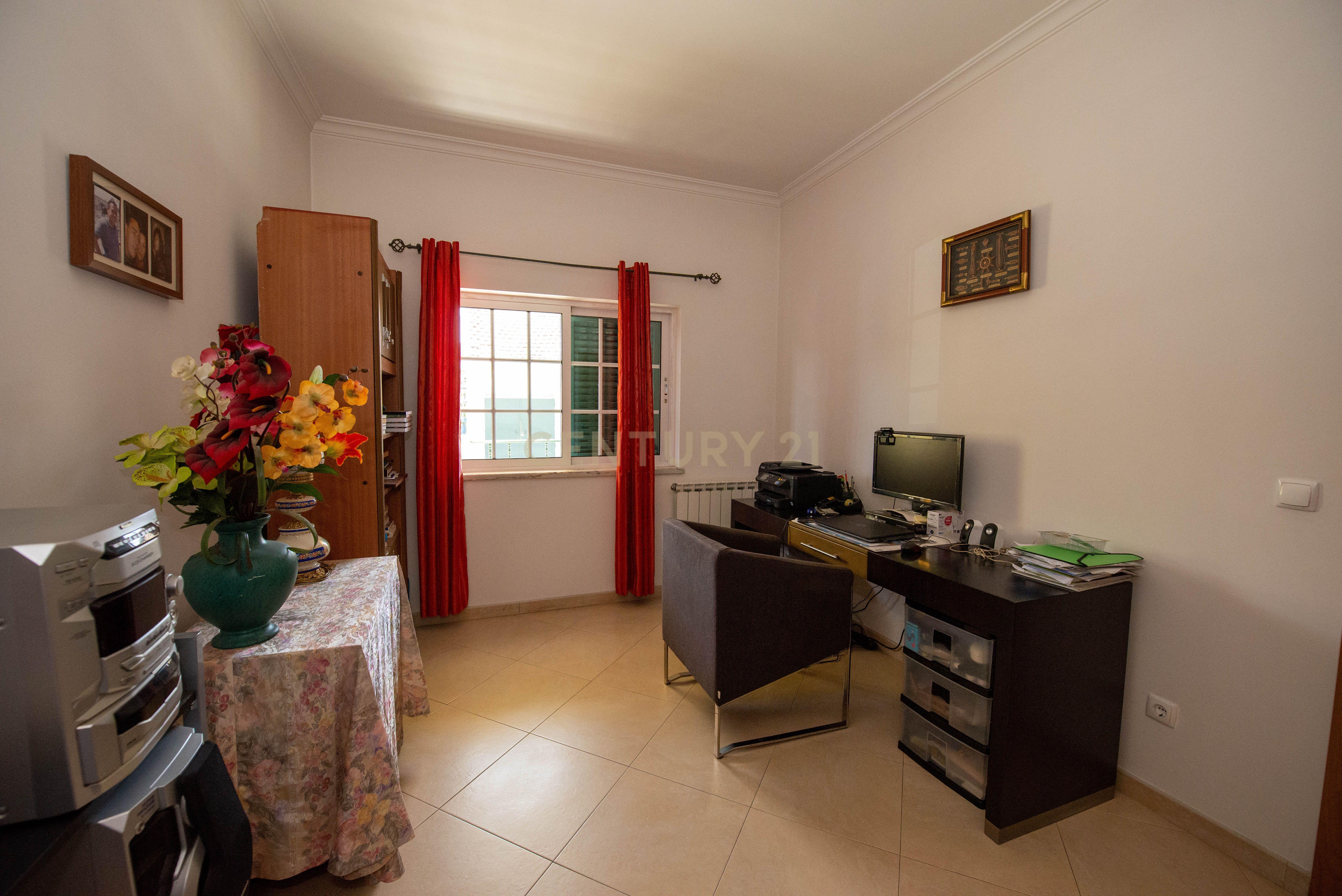 Moradia T5 com garagem no Pinhal Novo - Centro da Vila - Image 60