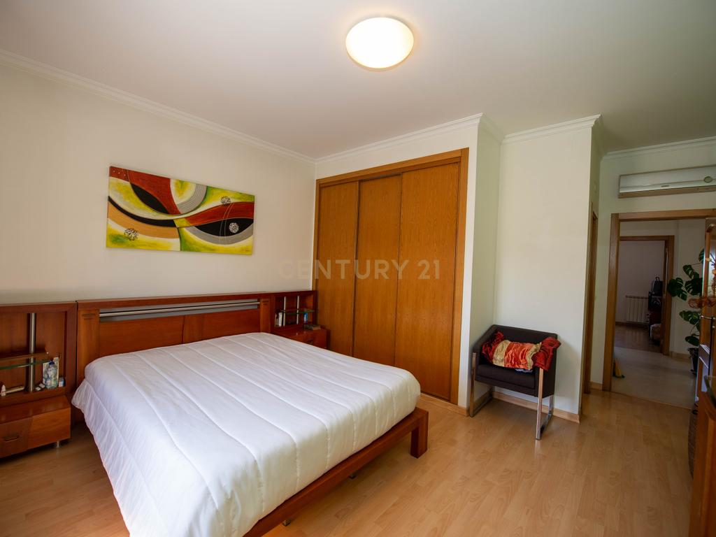 Moradia T5 com garagem no Pinhal Novo - Centro da Vila - Image 76