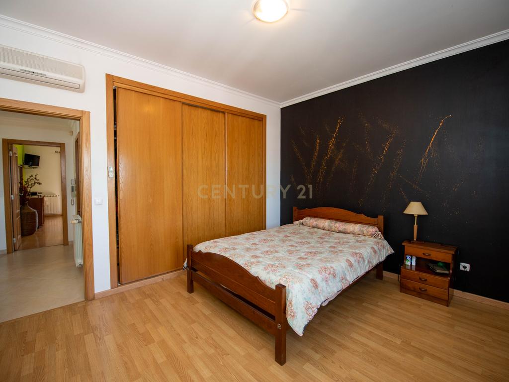 Moradia T5 com garagem no Pinhal Novo - Centro da Vila - Image 38