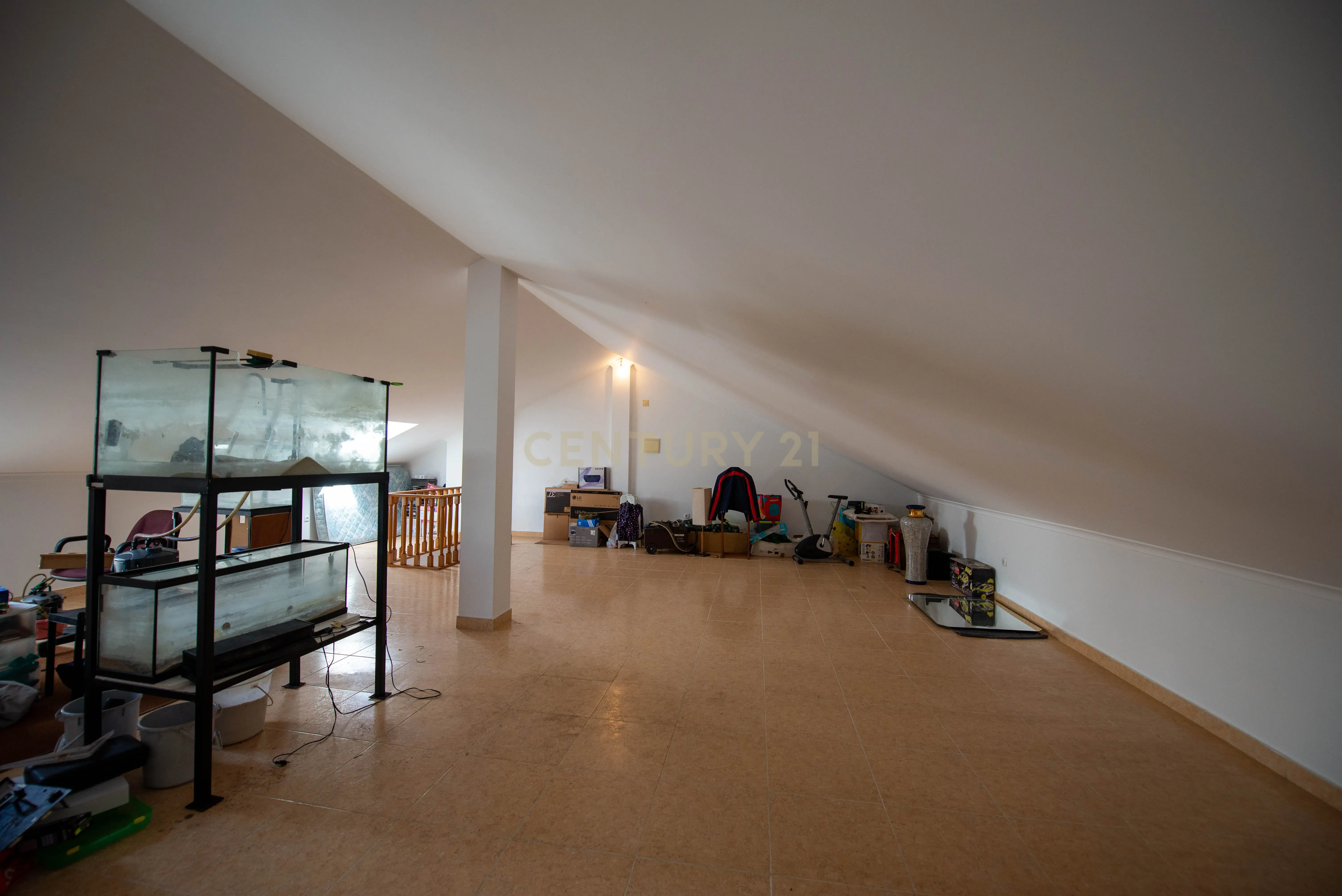 Moradia T5 com garagem no Pinhal Novo - Centro da Vila - Image 7