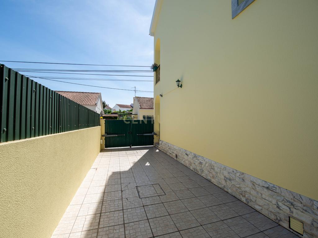 Moradia T5 com garagem no Pinhal Novo - Centro da Vila - Image 43