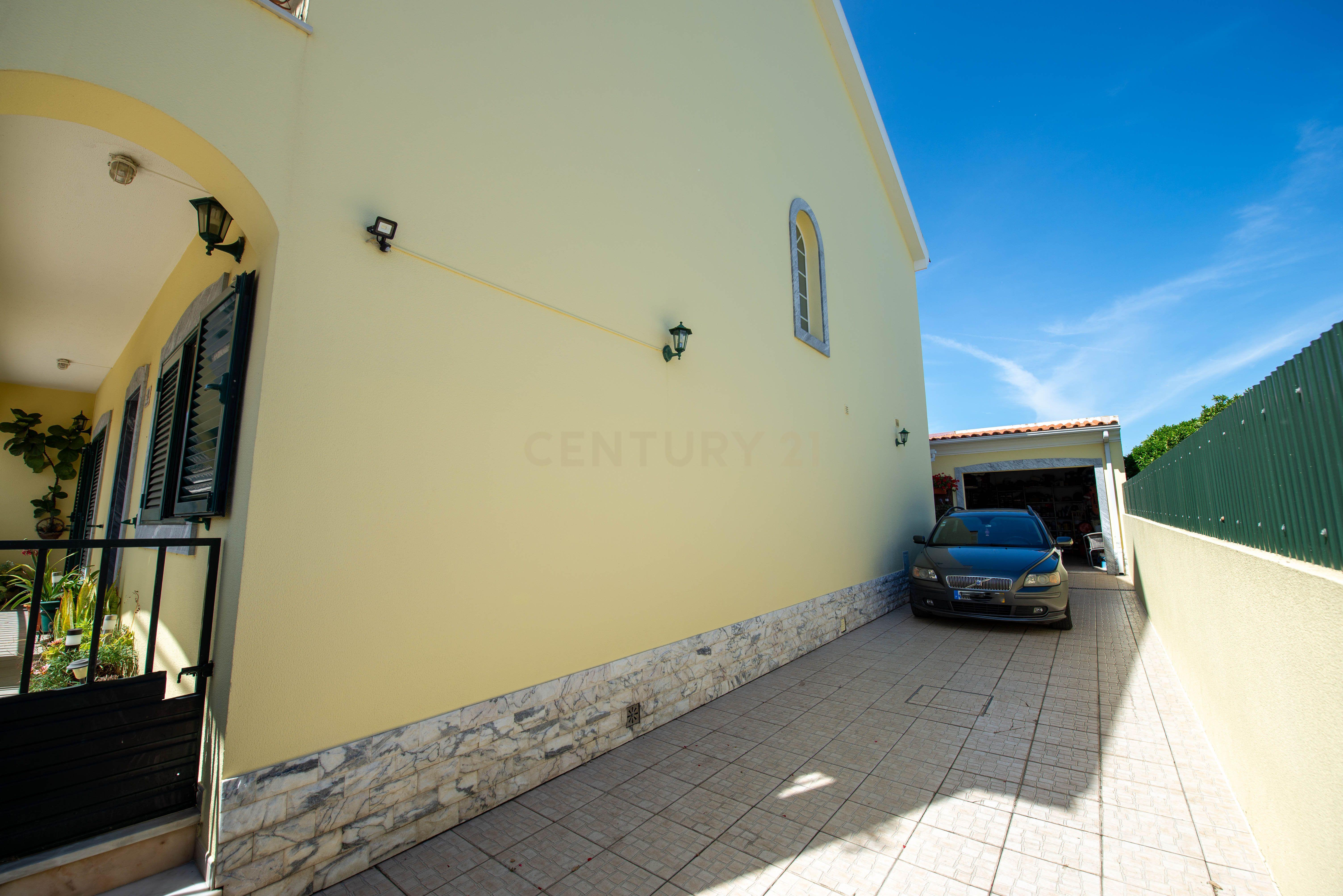 Moradia T5 com garagem no Pinhal Novo - Centro da Vila - Image 10