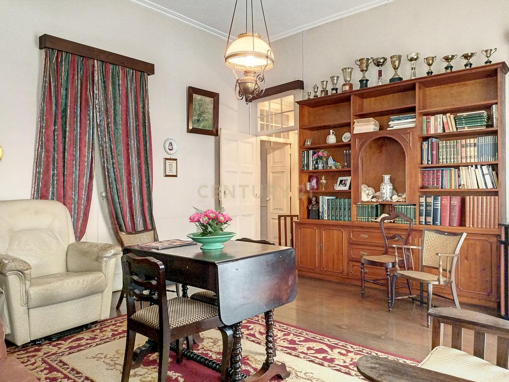 Moradia de estilo antigo com quintal no centro de Ponta Delgada - Image 43