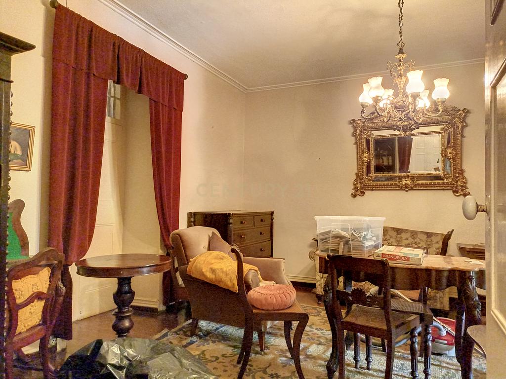 Moradia de estilo antigo com quintal no centro de Ponta Delgada - Image 42