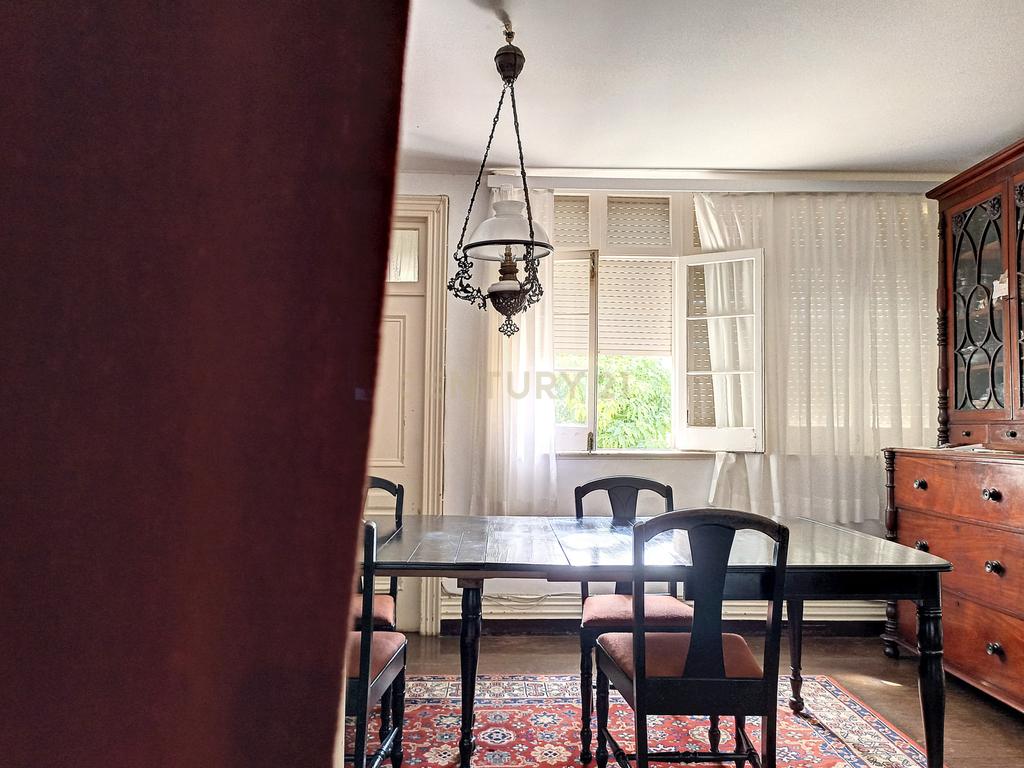 Moradia de estilo antigo com quintal no centro de Ponta Delgada - Image 9