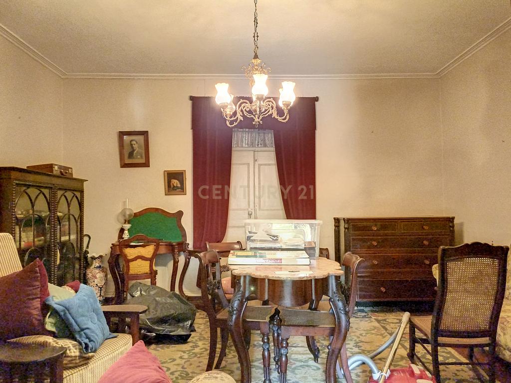 Moradia de estilo antigo com quintal no centro de Ponta Delgada - Image 13