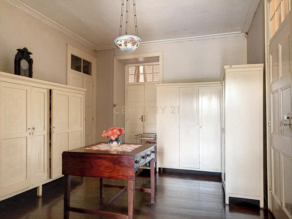 Moradia de estilo antigo com quintal no centro de Ponta Delgada - Image 14