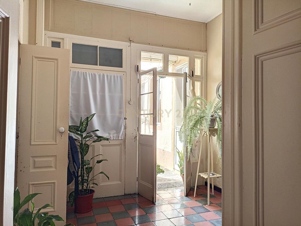 Moradia de estilo antigo com quintal no centro de Ponta Delgada - Image 17