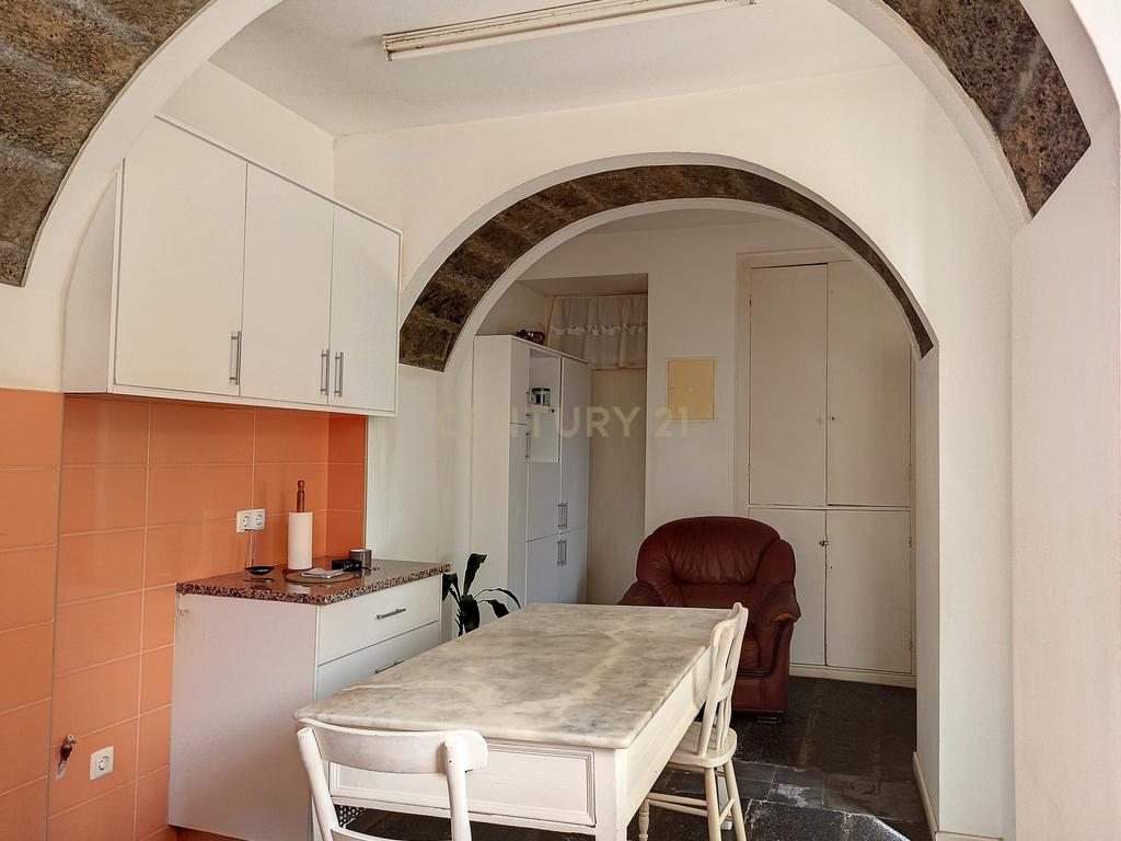 Moradia de estilo antigo com quintal no centro de Ponta Delgada - Image 20