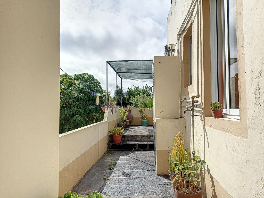 Moradia de estilo antigo com quintal no centro de Ponta Delgada - Image 21