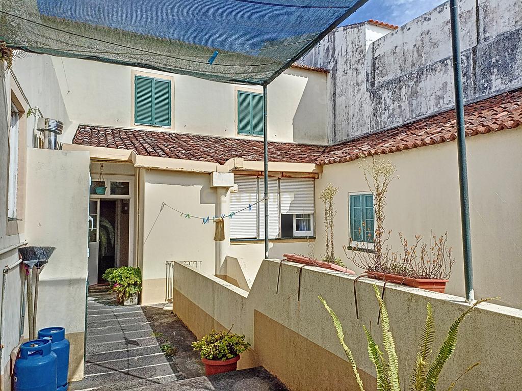 Moradia de estilo antigo com quintal no centro de Ponta Delgada - Image 22