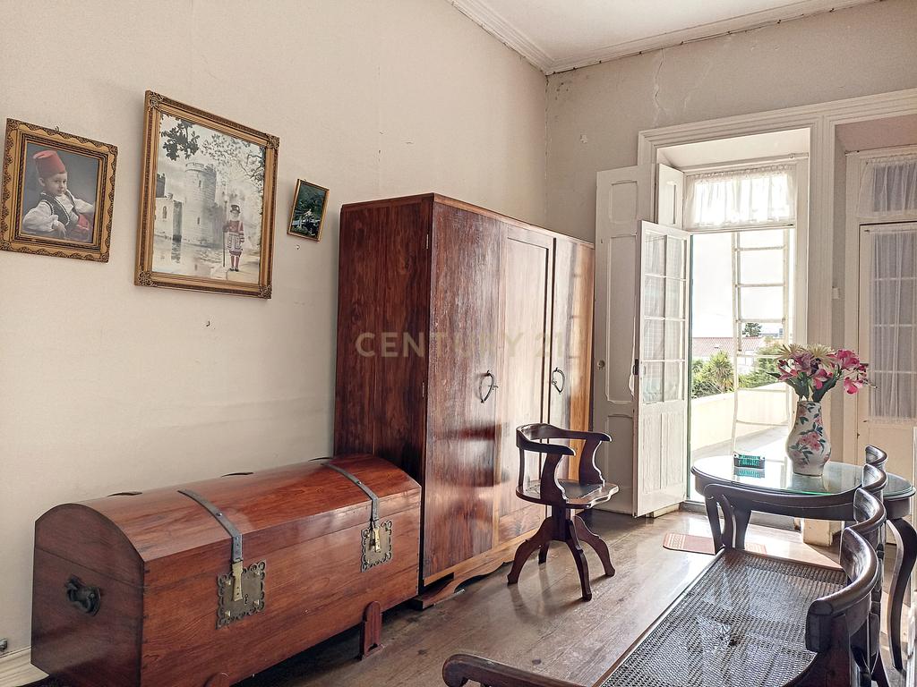 Moradia de estilo antigo com quintal no centro de Ponta Delgada - Image 41