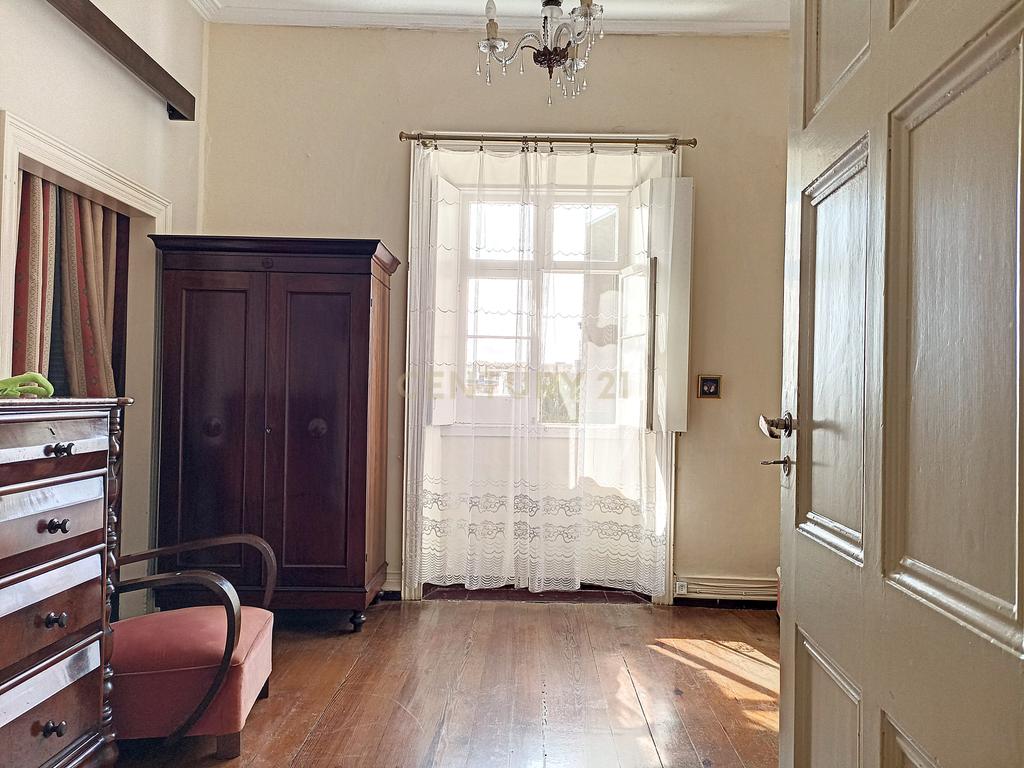 Moradia de estilo antigo com quintal no centro de Ponta Delgada - Image 39