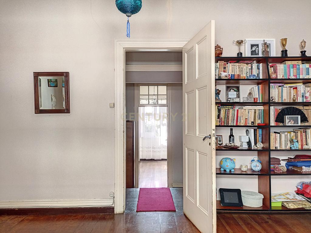 Moradia de estilo antigo com quintal no centro de Ponta Delgada - Image 34