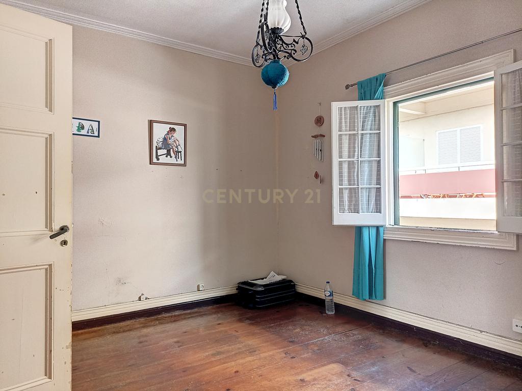 Moradia de estilo antigo com quintal no centro de Ponta Delgada - Image 44