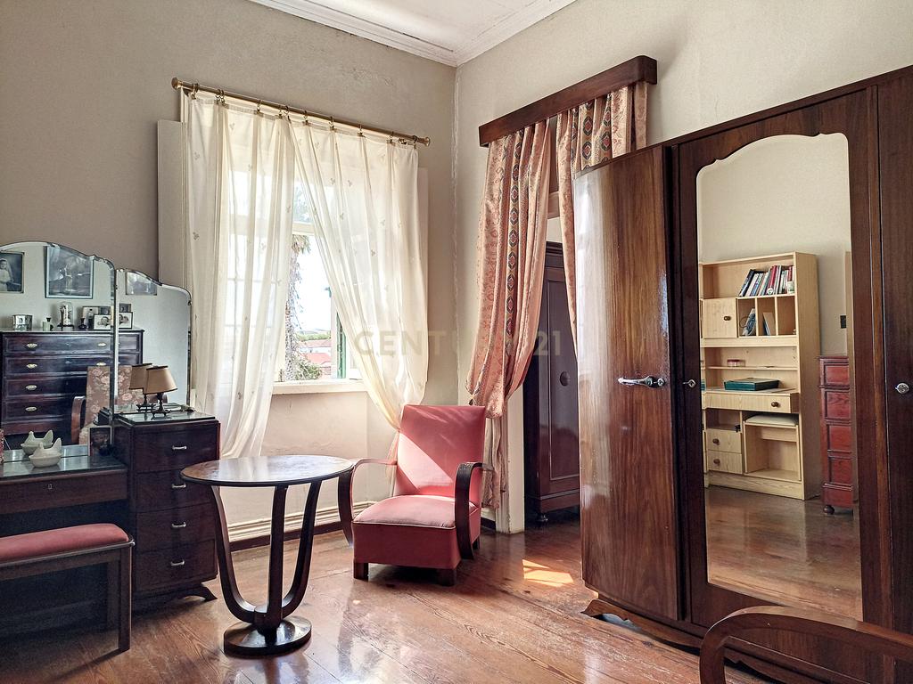 Moradia de estilo antigo com quintal no centro de Ponta Delgada - Image 37