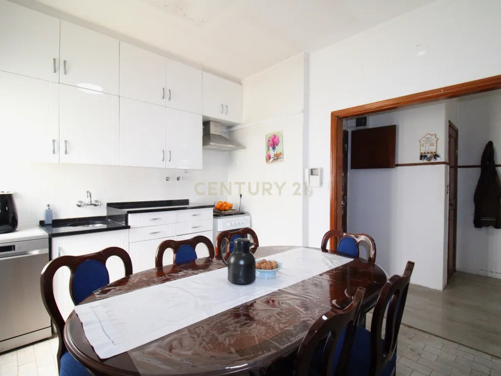 Apartamento T2 Quinta do Conde - Image 1
