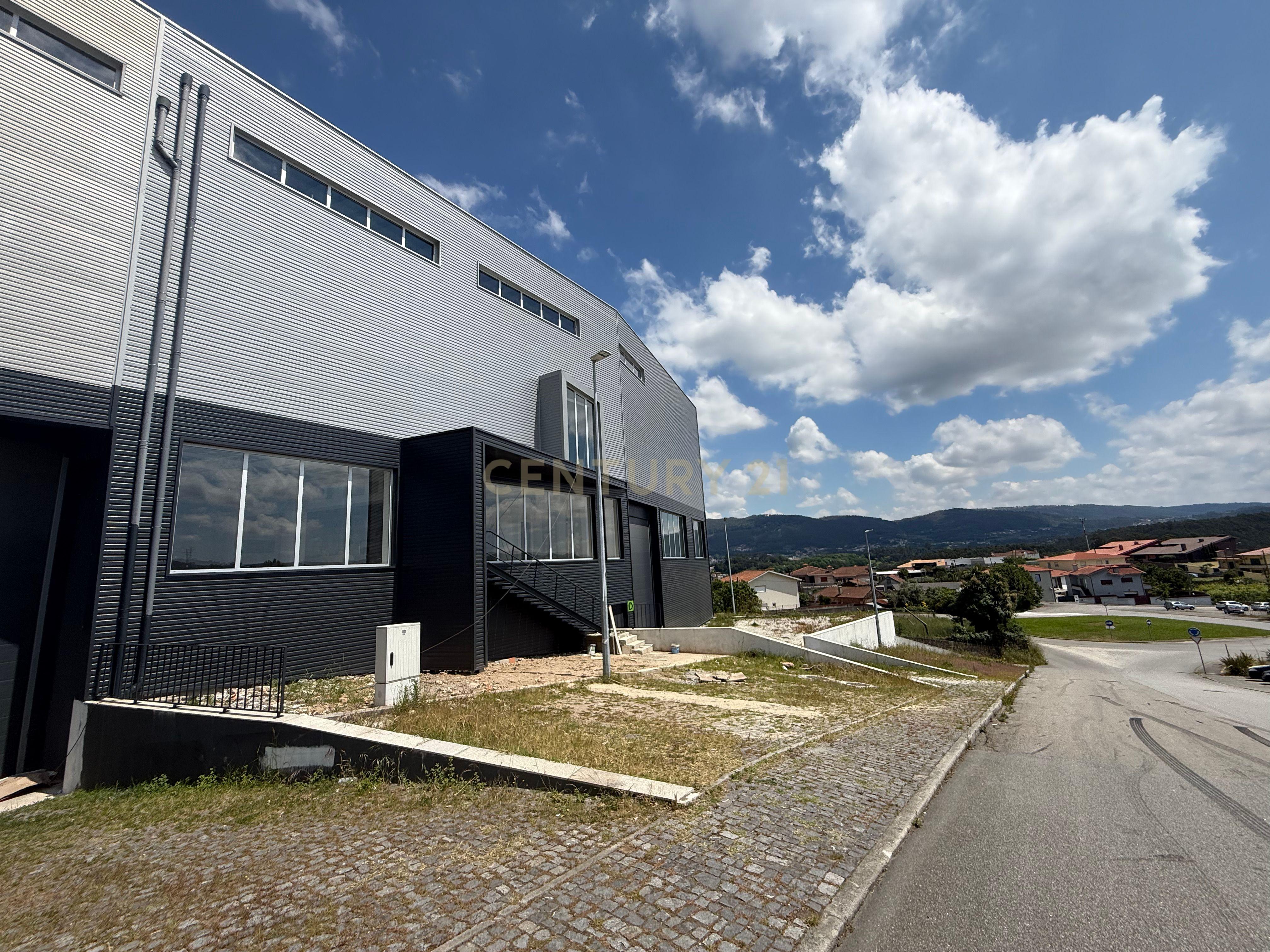 Fotografia 2 de ARMAZÉM INDUSTRIAL | SANTO TIRSO | INVESTIMENTO / LOGÍSTICA / COMÉRCIO E INDÚSTRIA