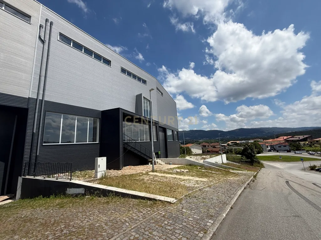 ARMAZÉM INDUSTRIAL | SANTO TIRSO | INVESTIMENTO / LOGÍSTICA / COMÉRCIO E INDÚSTRIA - Image 2