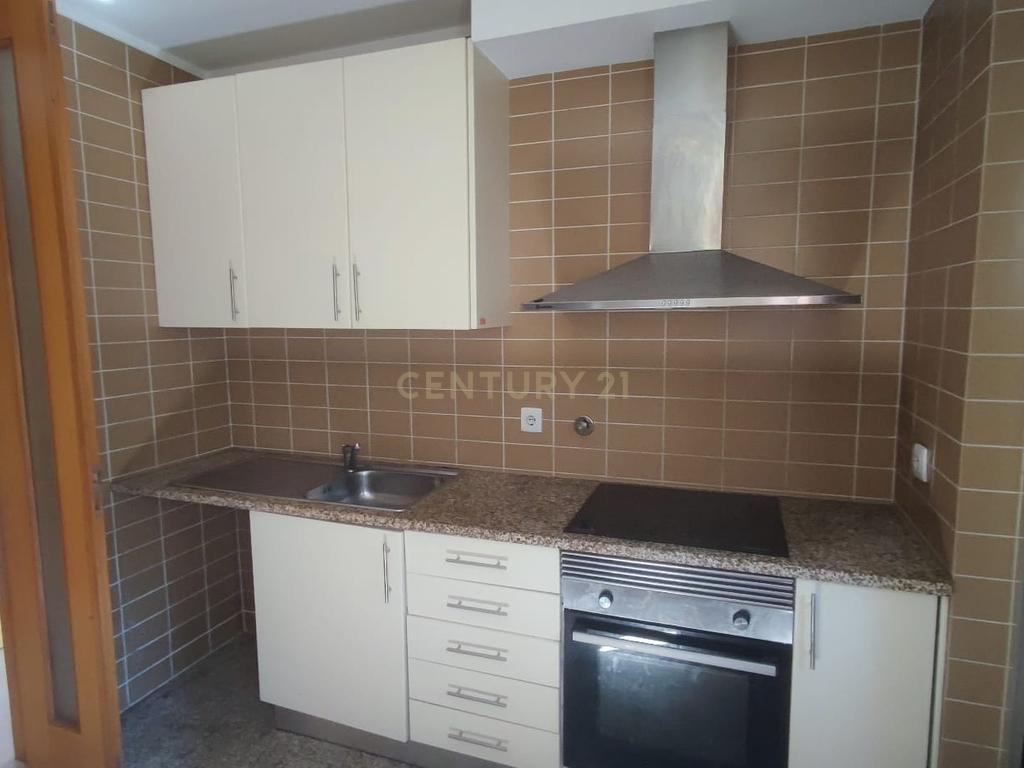 Apartamento T2 com Terraço e Garagem, Maia (Ao Aeroporto) - Image 4