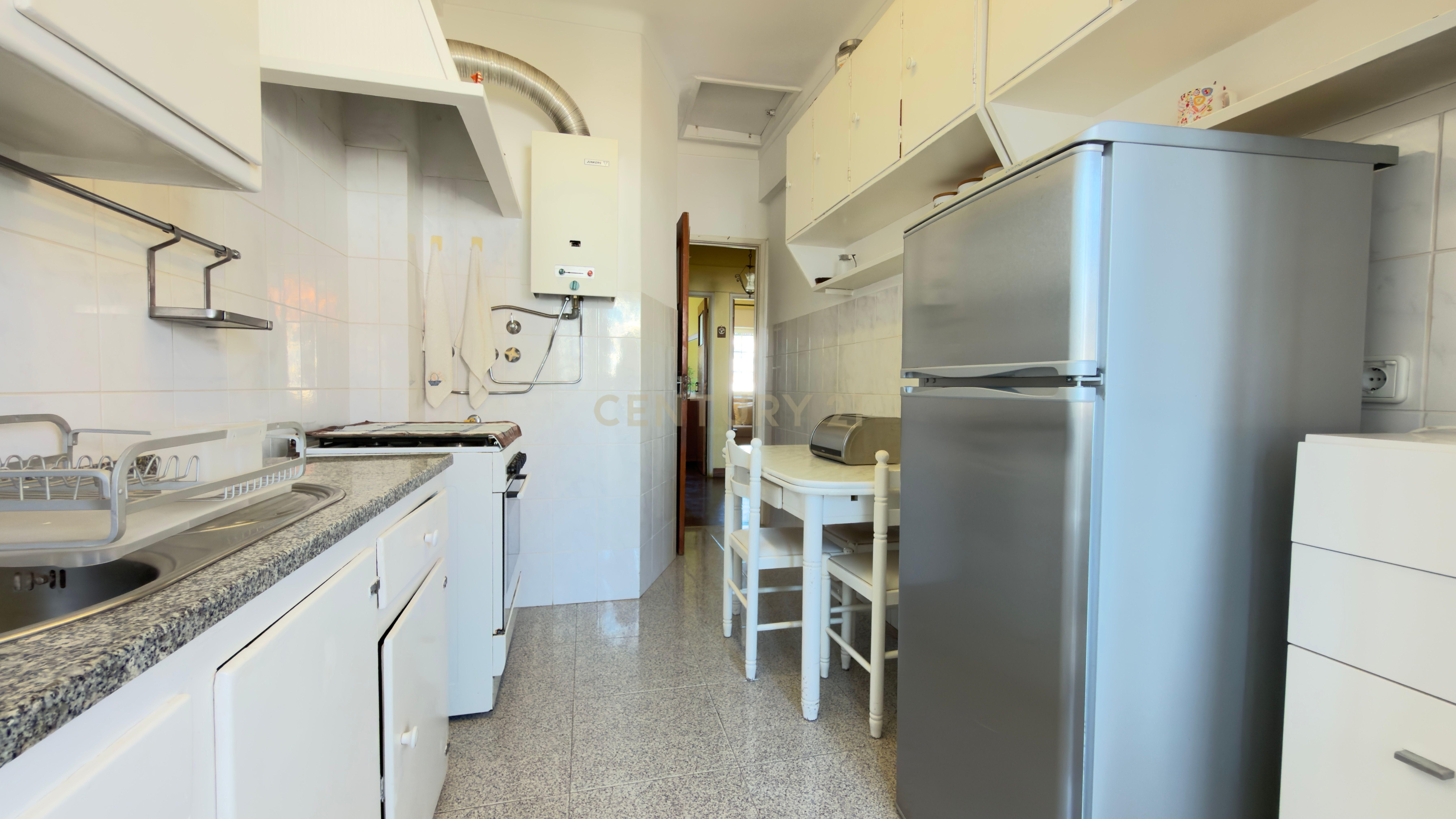 Fotografia 8 de Apartamento T2 para remodelar com vista para o Convento de São Vicente