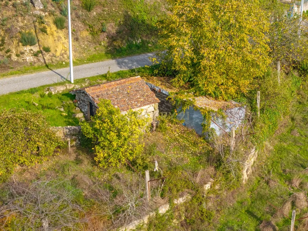 Casinha rústica para Recuperação e terreno em Fandinhães, Marco de Canaveses, com vista Rio Douro - Image 4