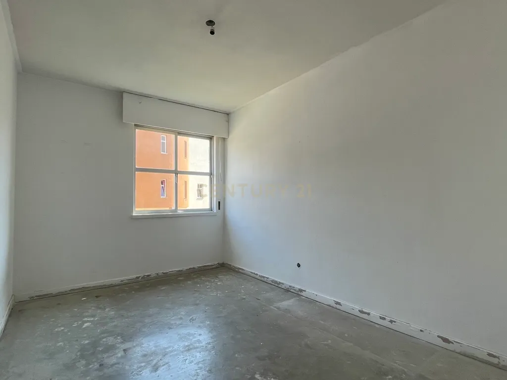 Apartamento T2 para Reabilitar, em São Sebastião, em Setúbal - Image 8