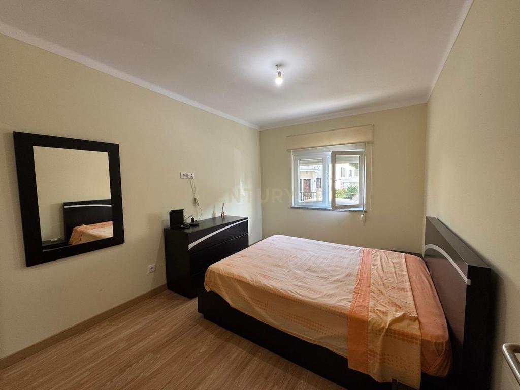 Apartamento T3 remodelado na zona do Parque Municipal - Image 7