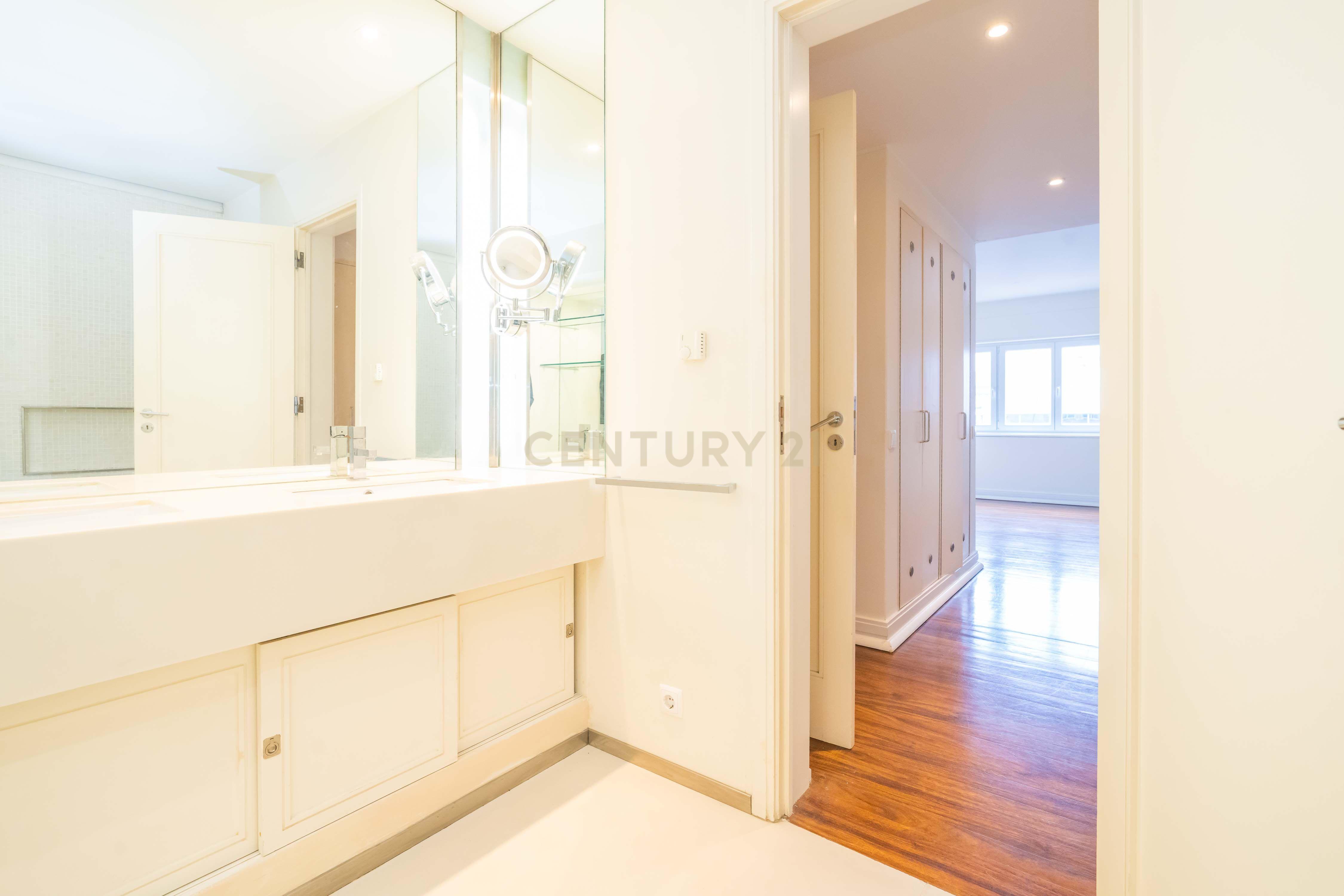 Apartamento T5 - Marquês Pombal - Lisboa - Image 14