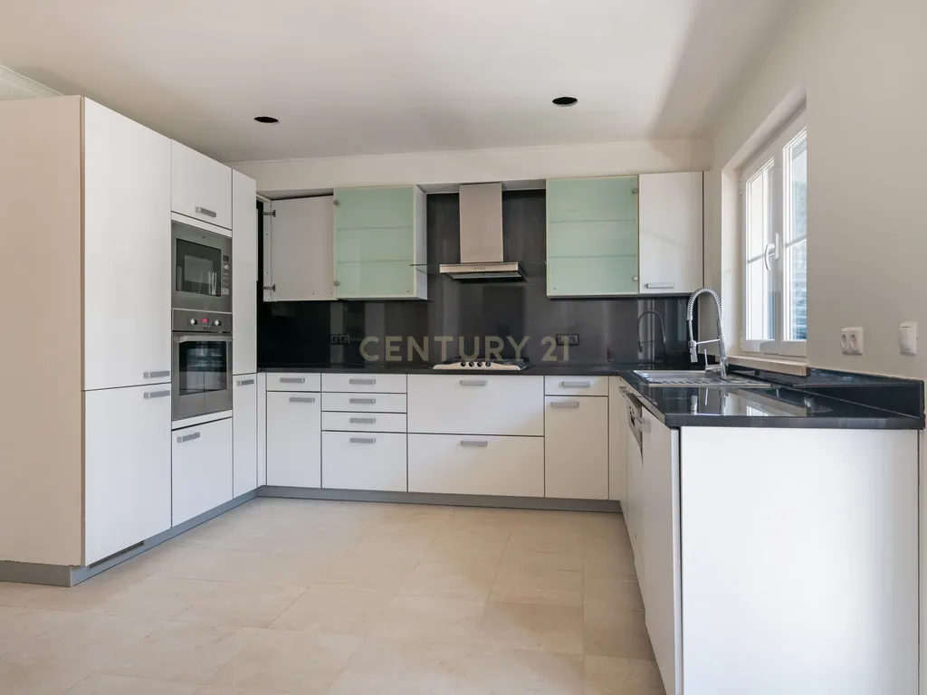 Moradia T3 com piscina em Cascais - Image 1
