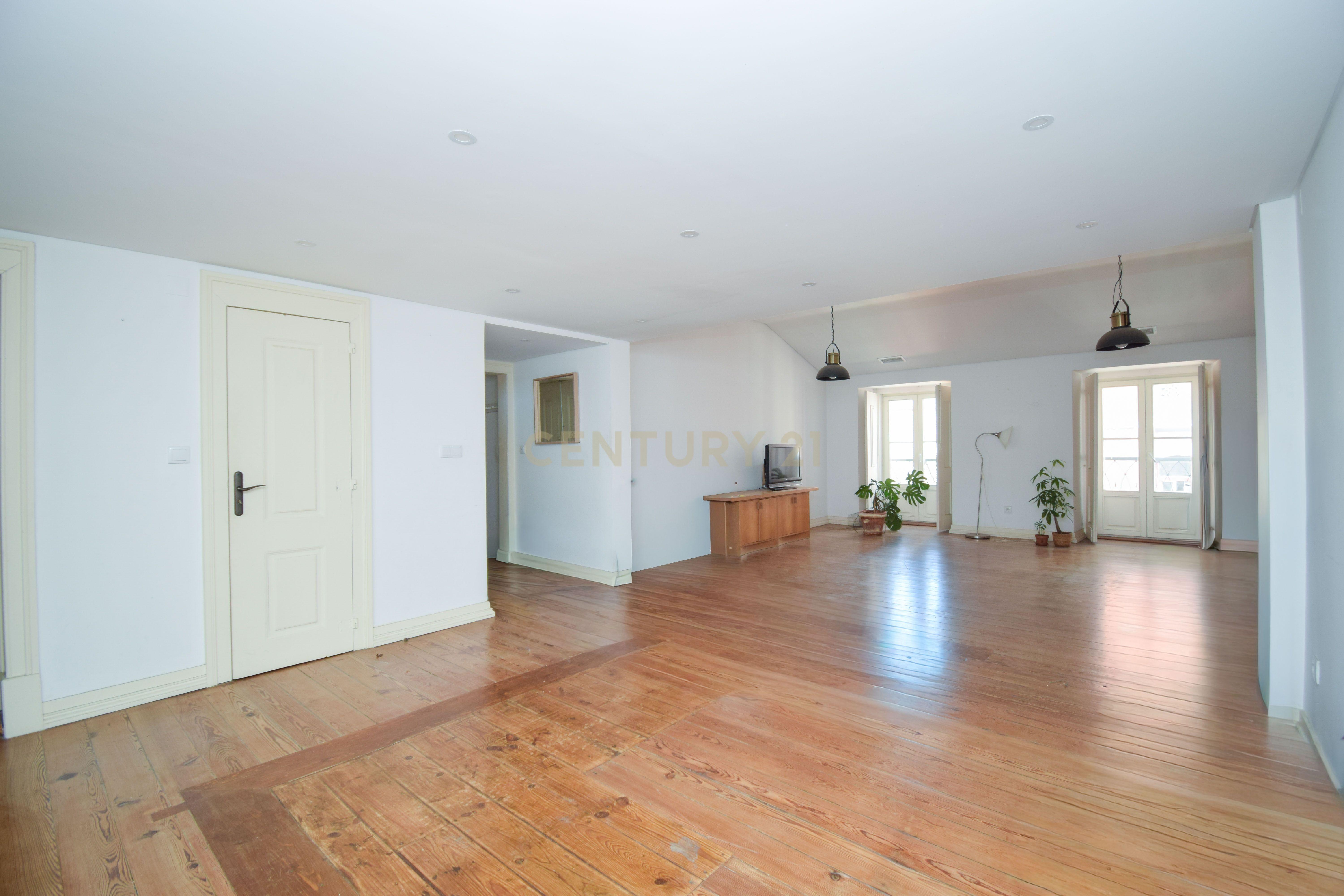 Fotografia 5 de Apartamento T5 Duplex para Arrendamento em Alcântara (2.300€)