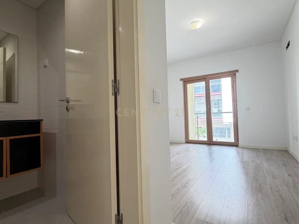 Apartamento T3 com Duas Varandas e Arrecadação, no Pinhal Novo - Image 24