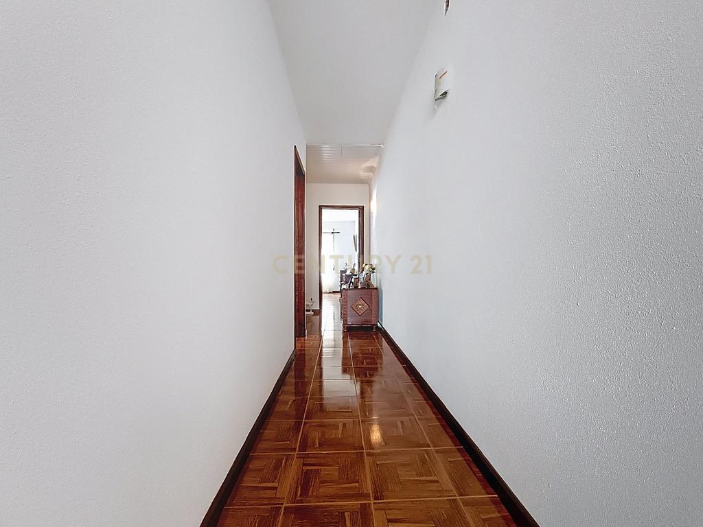 Casa T3 com Jardim e Terraço em Ponta Delgada, São Miguel - Image 11