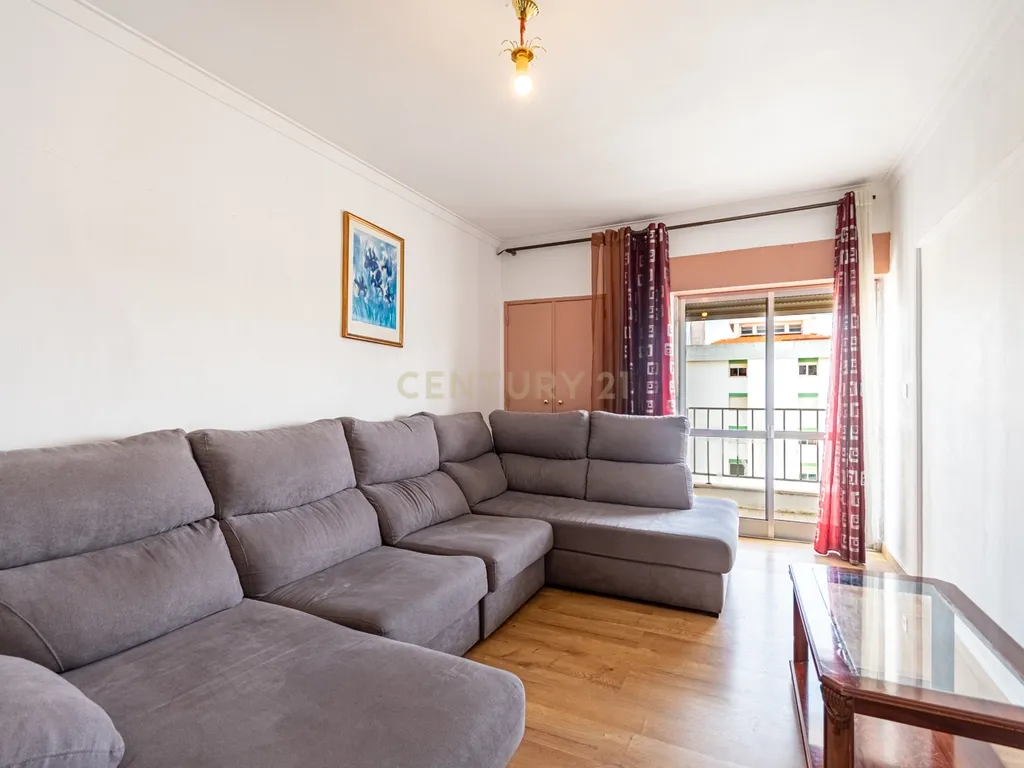Apartamento T2+1 na Arroja com Varanda e Elevador - Image 7