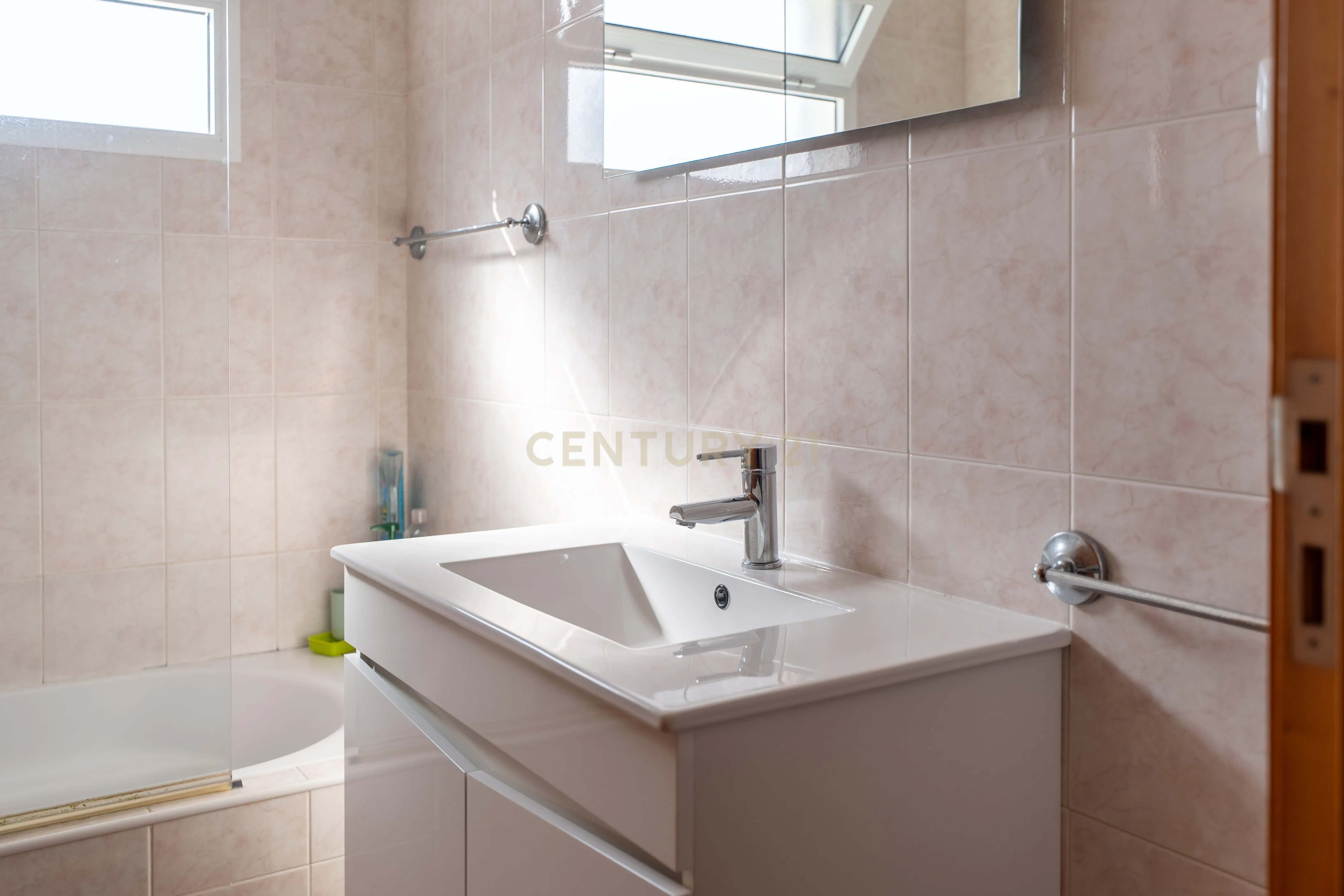 Moradia T2 na Matriz da Ribeira Grande- Conforto, localização e qualidade de vida numa só casa! - Image 18