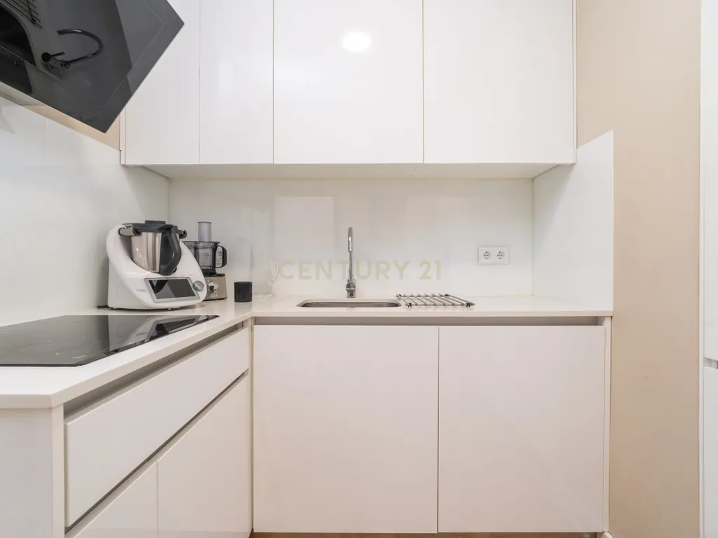 Apartamento T3+1 com logradouro e estacionamento privativos e sótão independente rentabilizado – Bairro Norton de Matos - Coimbra - Image 10